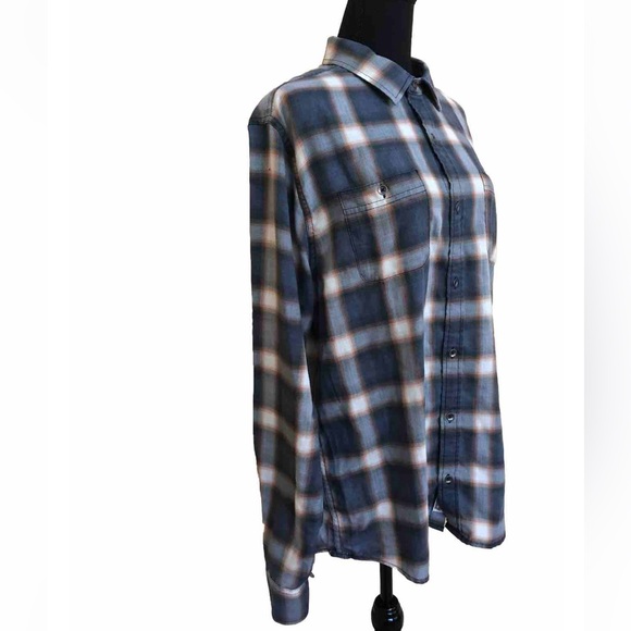 🔥NWT🔥Plaid Lightweight Button-Down Flannel - Picture 3 of 15